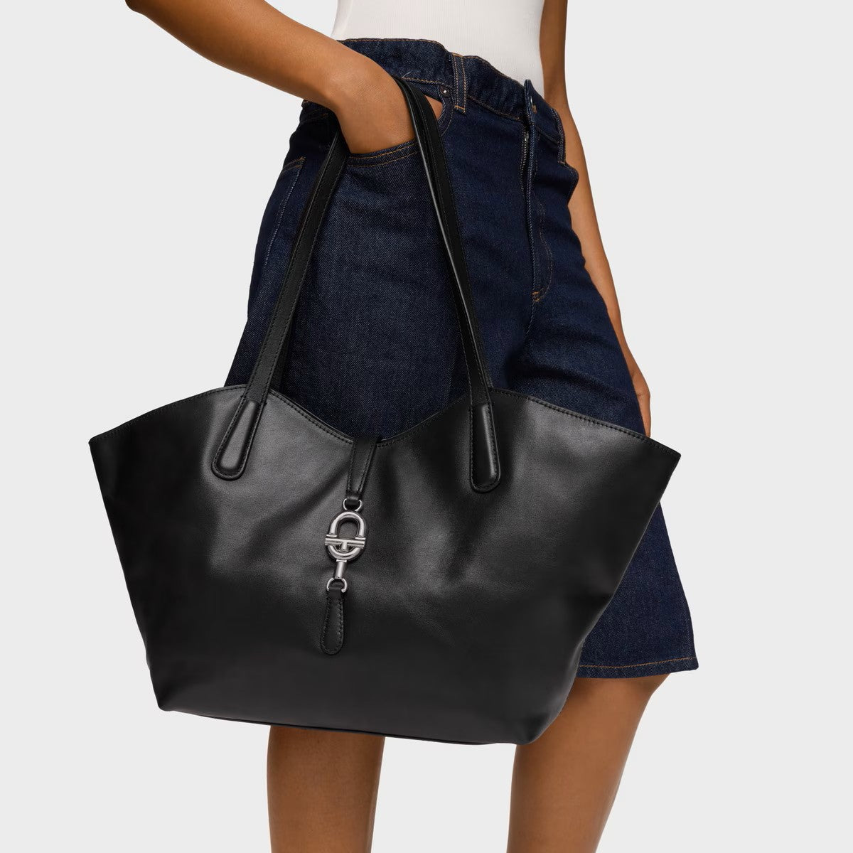 Bolso Tous Capazo mediano de piel negro Manifesto