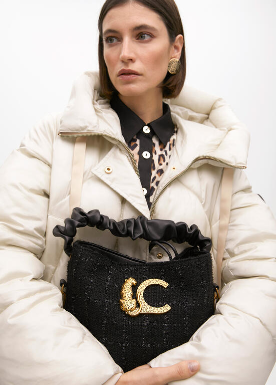 Bandolera Lola Casademunt tweed asa fruncida y logo LC