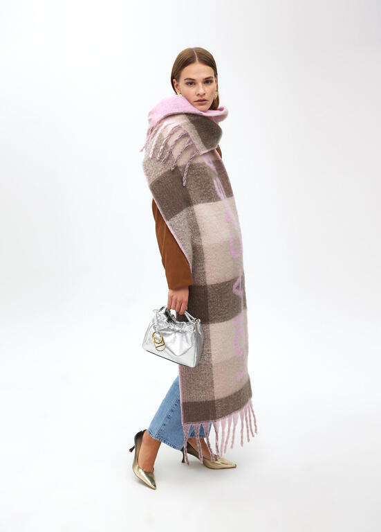 Bufanda Lola Casademunt cuadros logo grande Rosa-Marrón
