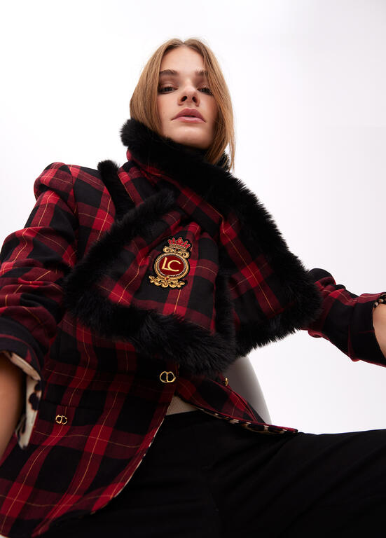 Bufanda Lola Casademunt doble cara tartan y efecto pelo ROJO-NEGRO
