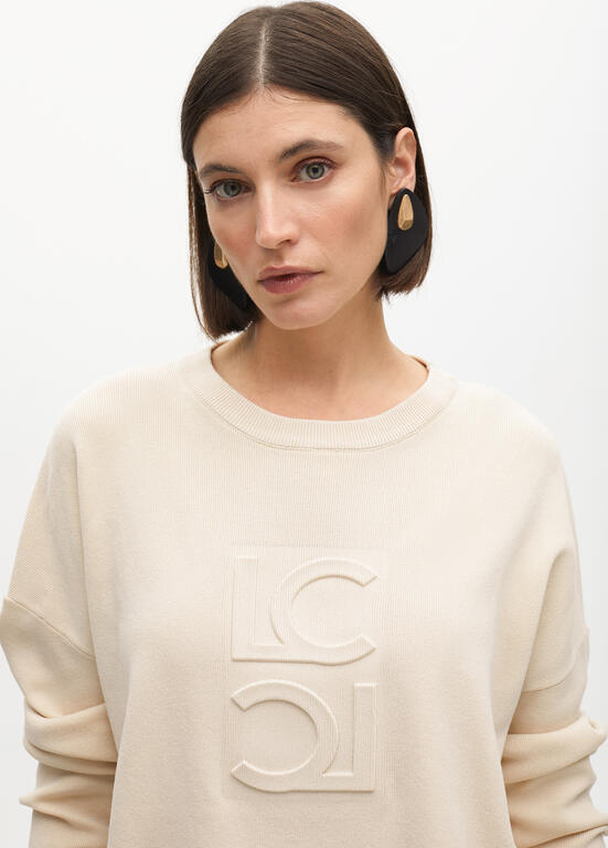 Jersey Lola Casademunt detalle logo en pechera CRUDO