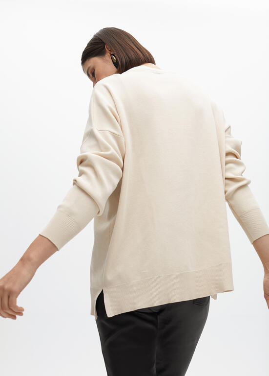 Jersey Lola Casademunt detalle logo en pechera CRUDO