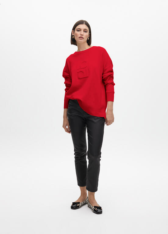 Jersey Lola Casademunt detalle logo en pechera Rojo