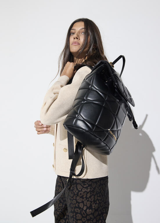 Mochila Lola Casademunt acolchada detalle LC metalica NEGRO