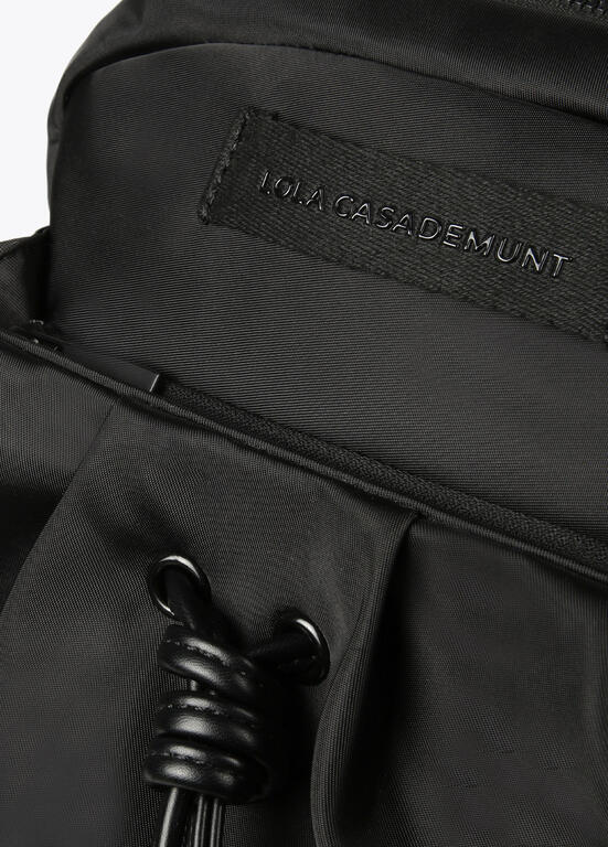 Mochila Lola Casademunt negra de nylon con detalles en efecto piel y tiradores flúor