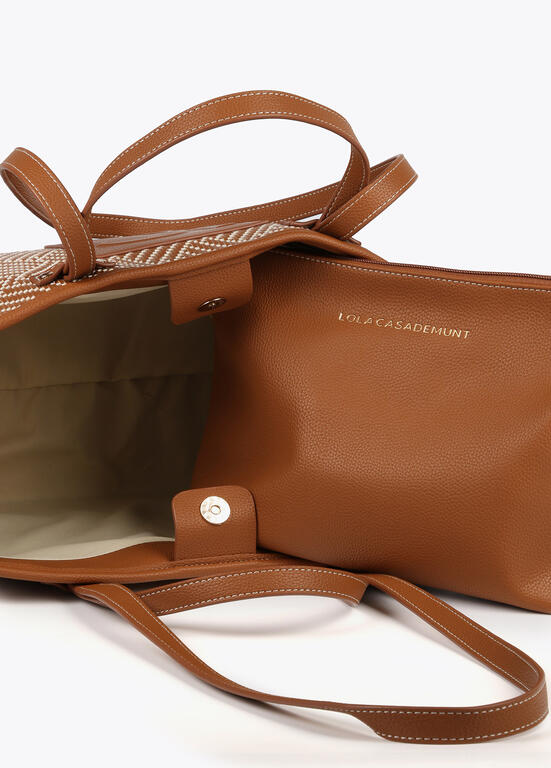 Shopper Lola Casademunt en material trenzado y efecto piel marrón