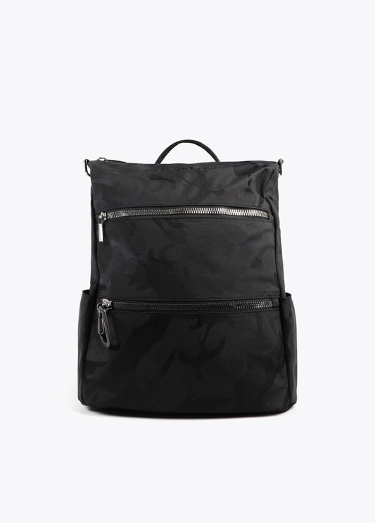 Mochila Lola Casademunt negra de nylon jaquard camuflaje al tono.