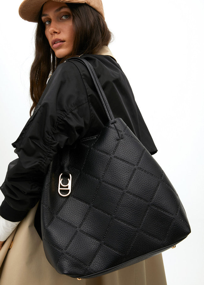 Bolso Lola Casademunt Shopper efecto piel monograma rombos logo ovalado colgante