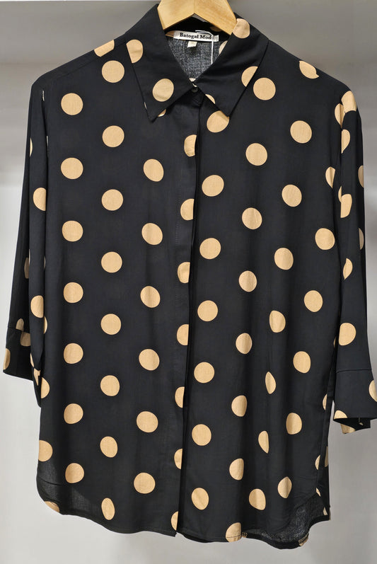 Camisa estampada de lunares manga larga tono negro beige