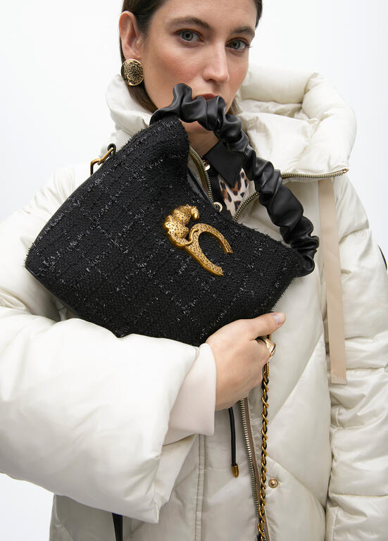 Bandolera Lola Casademunt tweed asa fruncida y logo LC