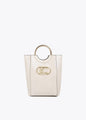 Bolso Lola Casademunt  con asa metálica redonda en efecto piel y logo LC ovalado CRUDO