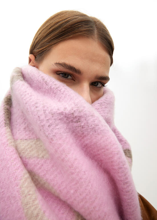 Bufanda Lola Casademunt cuadros logo grande Rosa-Marrón