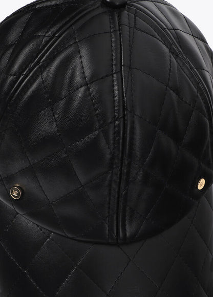 Gorra Lola Casademunt efecto piel negro