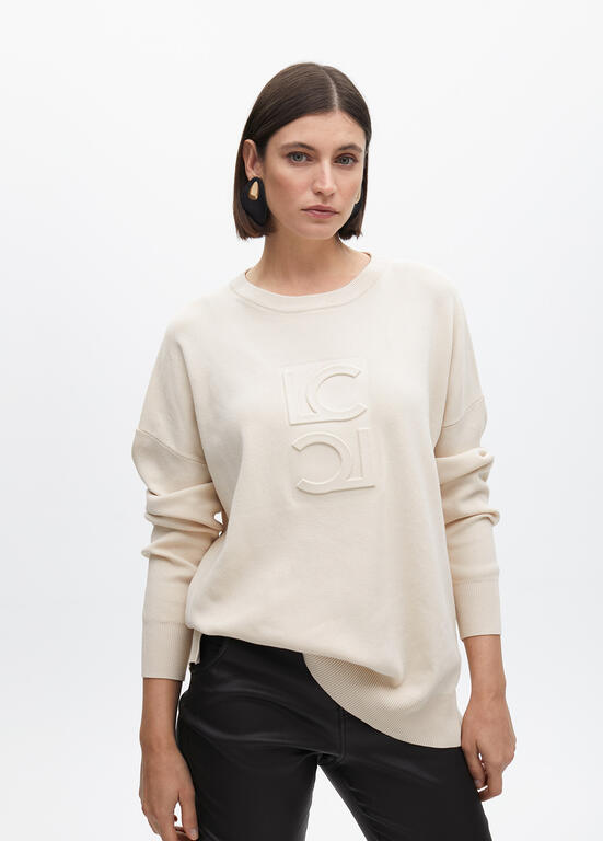 Jersey Lola Casademunt detalle logo en pechera CRUDO
