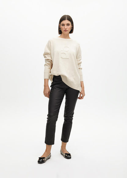 Jersey Lola Casademunt detalle logo en pechera CRUDO
