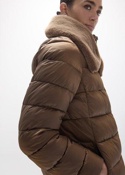 ANORAK CORTO CON DOBLE CUELLO CARAMELO