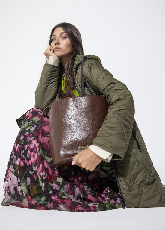 Bolso Lola Casademunt Shopper efecto piel textura MARRON