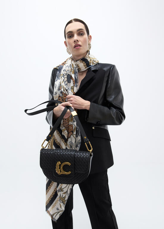 Bolso Lola Casademunt Bandolera media luna material trenzado NEGRO