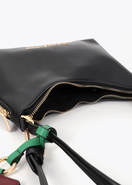 Bandolera Lola Casademunt efecto piel con colgante a contraste NEGRO