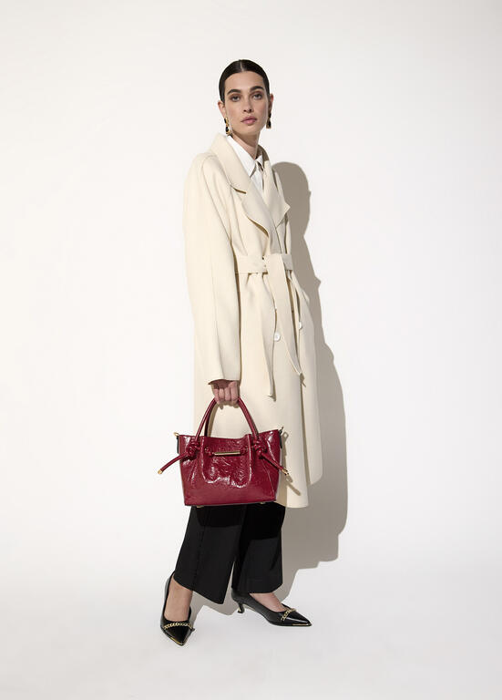 Bolso Lola Casademunt Bandolera con detalle tubo metálico con logo troquelado ROJO