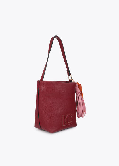 Bolso Lola Casademunt Bandolera efecto piel con pompones a contraste BURDEOS