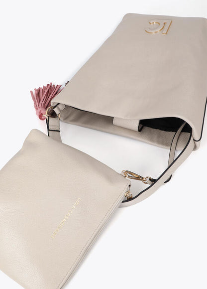 Bolso Lola Casademunt Shopper efecto piel con pompones a contraste CRUDO