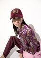 Gorra Lola Casademunt en terciopelo con detalle de parche LC VINO