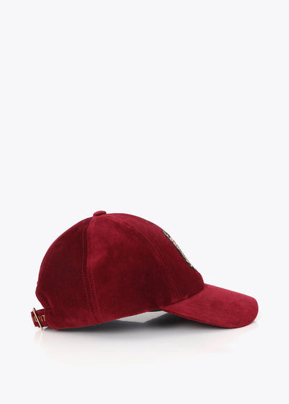Gorra Lola Casademunt en terciopelo con detalle de parche LC VINO