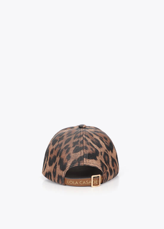 Gorra Lola Casademunt combinada en estampado en animal print y ecopiel