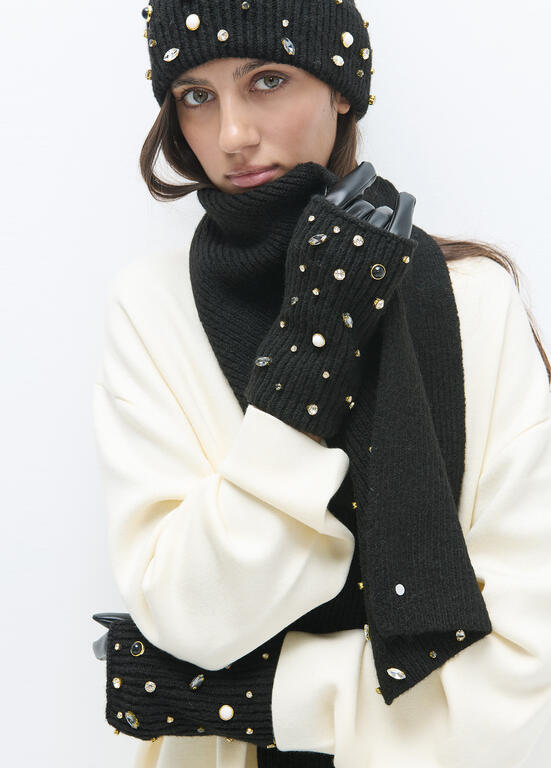 Gorro de punteo con perlas y cristales negros - Lola Casademunt