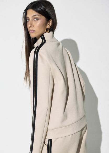 Sudadera Lola Casademunt con cremallera, detalle de banda lateral dos colores y strass colo BEIGE