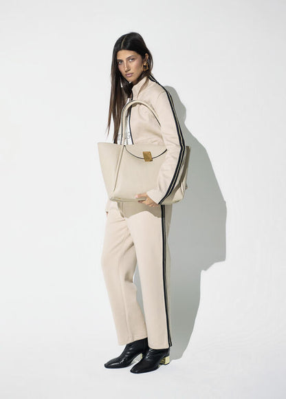Pantalón jogger Lola Casademunt con detalle de banda lateral dos colores Negro y Beige