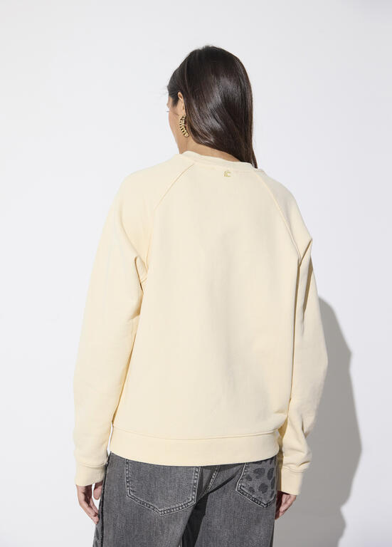 Sudadera Lola Casademunt manga raglan cuello caja, parche LC en el delantero CRUDO