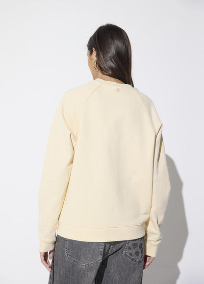 Sudadera Lola Casademunt manga raglan cuello caja, parche LC en el delantero CRUDO