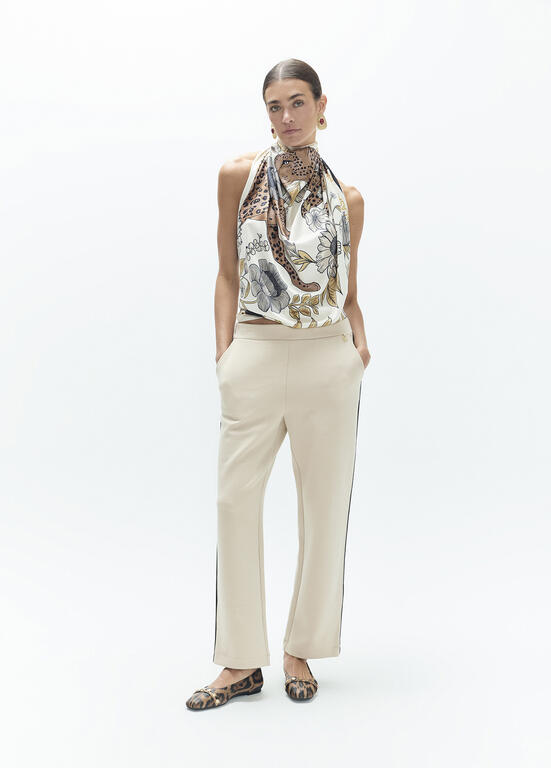 Pantalón jogger Lola Casademunt con detalle de banda lateral dos colores Negro y Beige