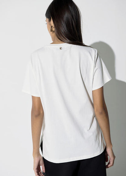 Camiseta Lola Casademunt cuello caja, fit con aberturas laterales, diseño rosco BLANCO