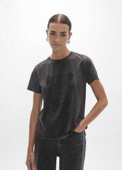Camiseta Lola Casademunt cuello caja, fit con aberturas laterales, grafico posicionado leopardo  NEGRO