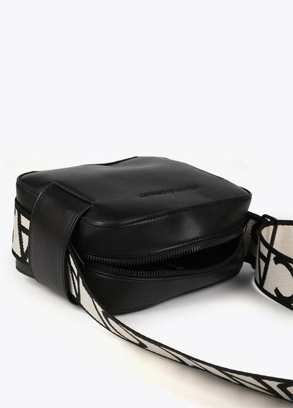 Bandolera Lola Casademunt negro efecto piel y con asas logotipadas