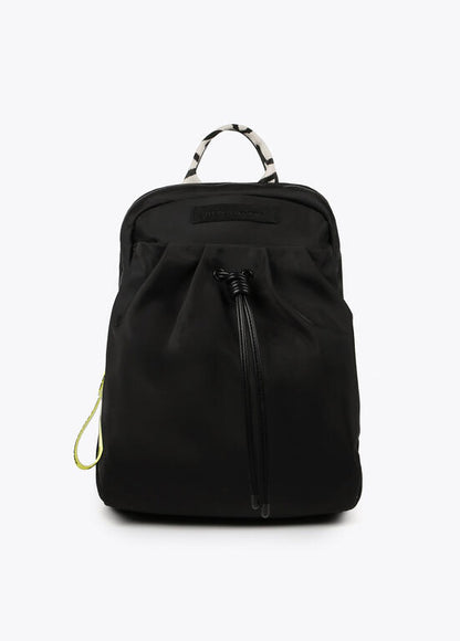 Mochila Lola Casademunt negra de nylon con detalles en efecto piel y tiradores flúor