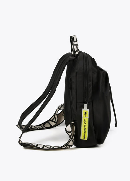 Mochila Lola Casademunt negra de nylon con detalles en efecto piel y tiradores flúor