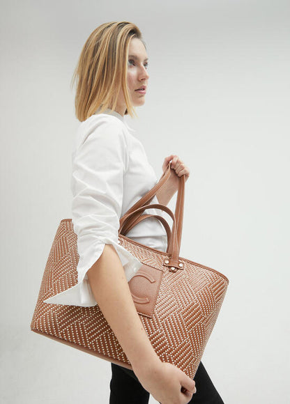Shopper Lola Casademunt en material trenzado y efecto piel marrón