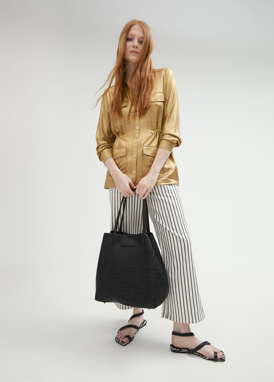 Shopper Lola Casademunt negro grabado monograma y efecto piel