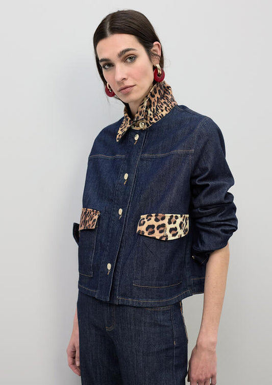 Cazadora Lola Casademunt denim corta con detalles en cuello y solapa de leopardo TEJANO OSCURO