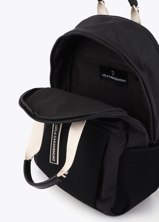 Mochila Lola Casademunt negra de nylon