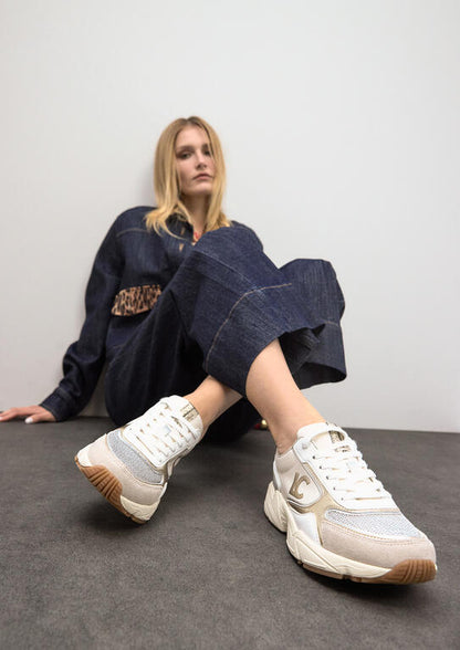 Deportivas Lola Casademunt tipo running tejidos combi detalles piel crudo metal