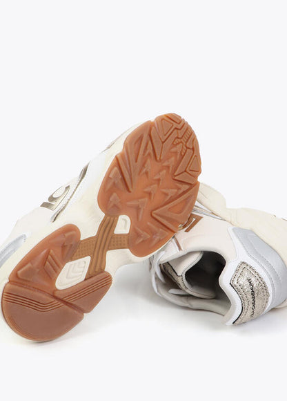 Deportivas Lola Casademunt tipo running tejidos combi detalles piel crudo metal