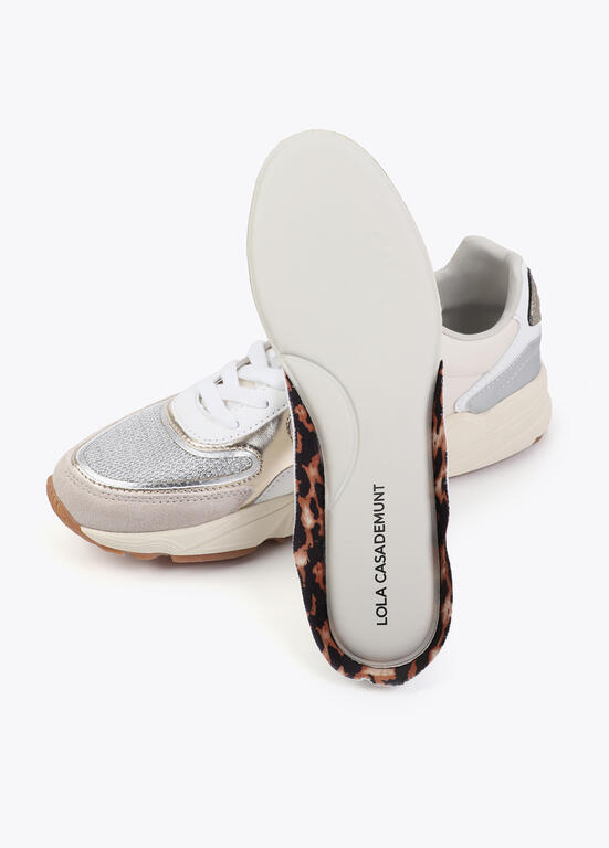 Deportivas Lola Casademunt tipo running tejidos combi detalles piel crudo metal