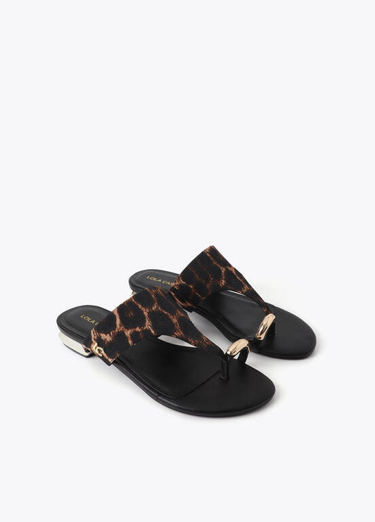 Sandalia Lola Casademunt  plana animal print aplique metalizado en dedo