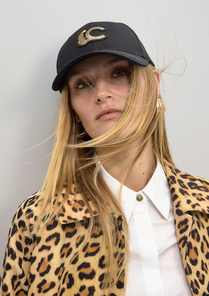 Gorra Lola Casademunt  con detalle leopardo