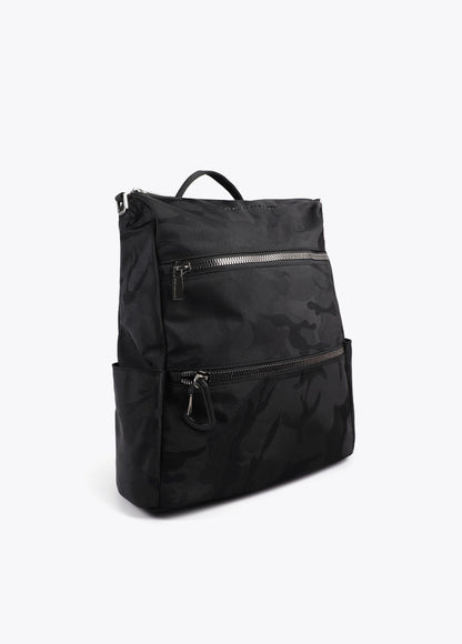 Mochila Lola Casademunt negra de nylon jaquard camuflaje al tono.
